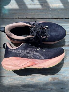 Asics Novablast 5 Women's Athletic Running Shoes